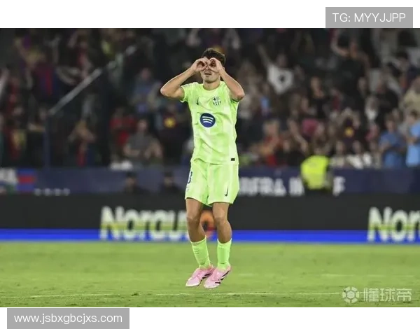 每体:巴萨将在明夏决定是否与莱万续约,持续关注戴维 每体:巴萨将在明夏决定是否与莱万续约,持续关注戴维